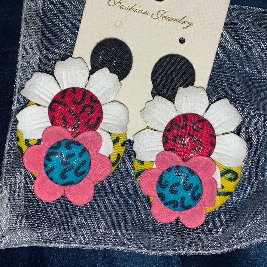 Flower Button Earring